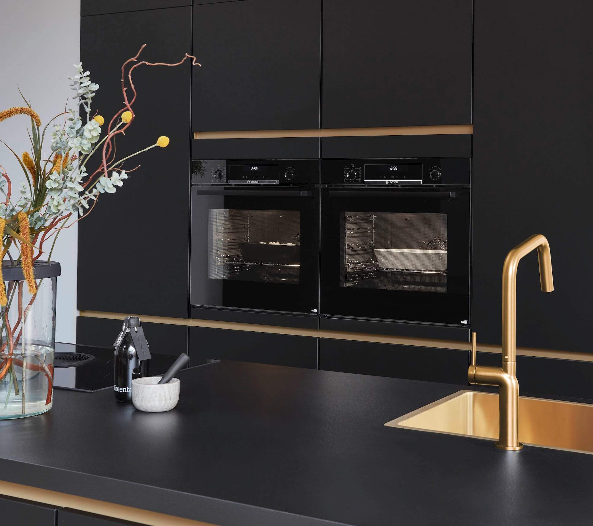 Nobilia Designküche mit Kücheninsel Touch mit Bosch Elektrogeräten