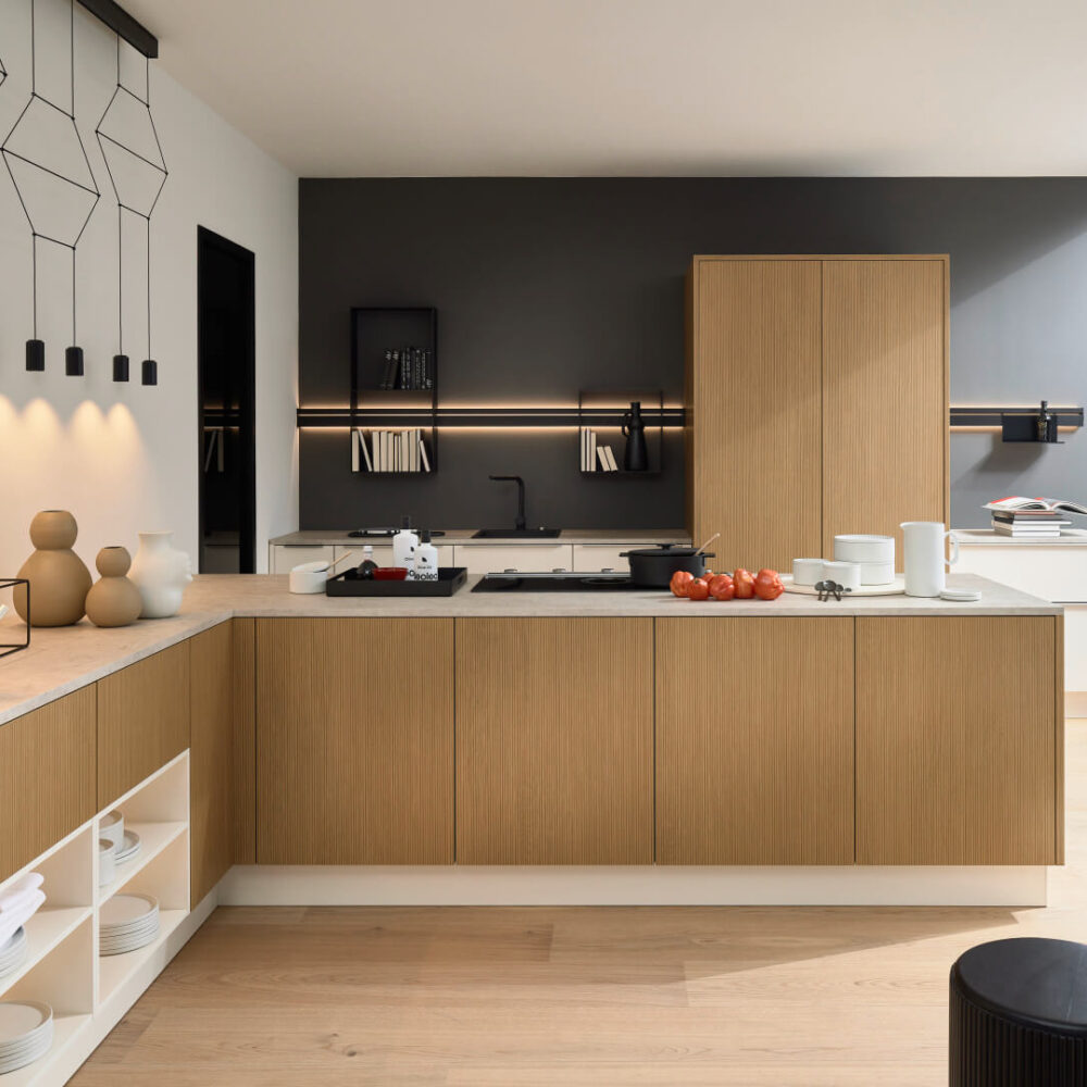 Nolte Moderne L-Küche Magnolia mit Hochschrank