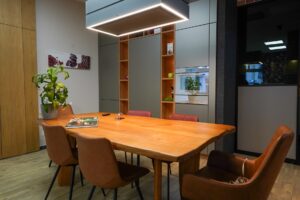 Dochow Ausstellungsküche mit Esstisch nah Küche renovieren oder neu kaufen