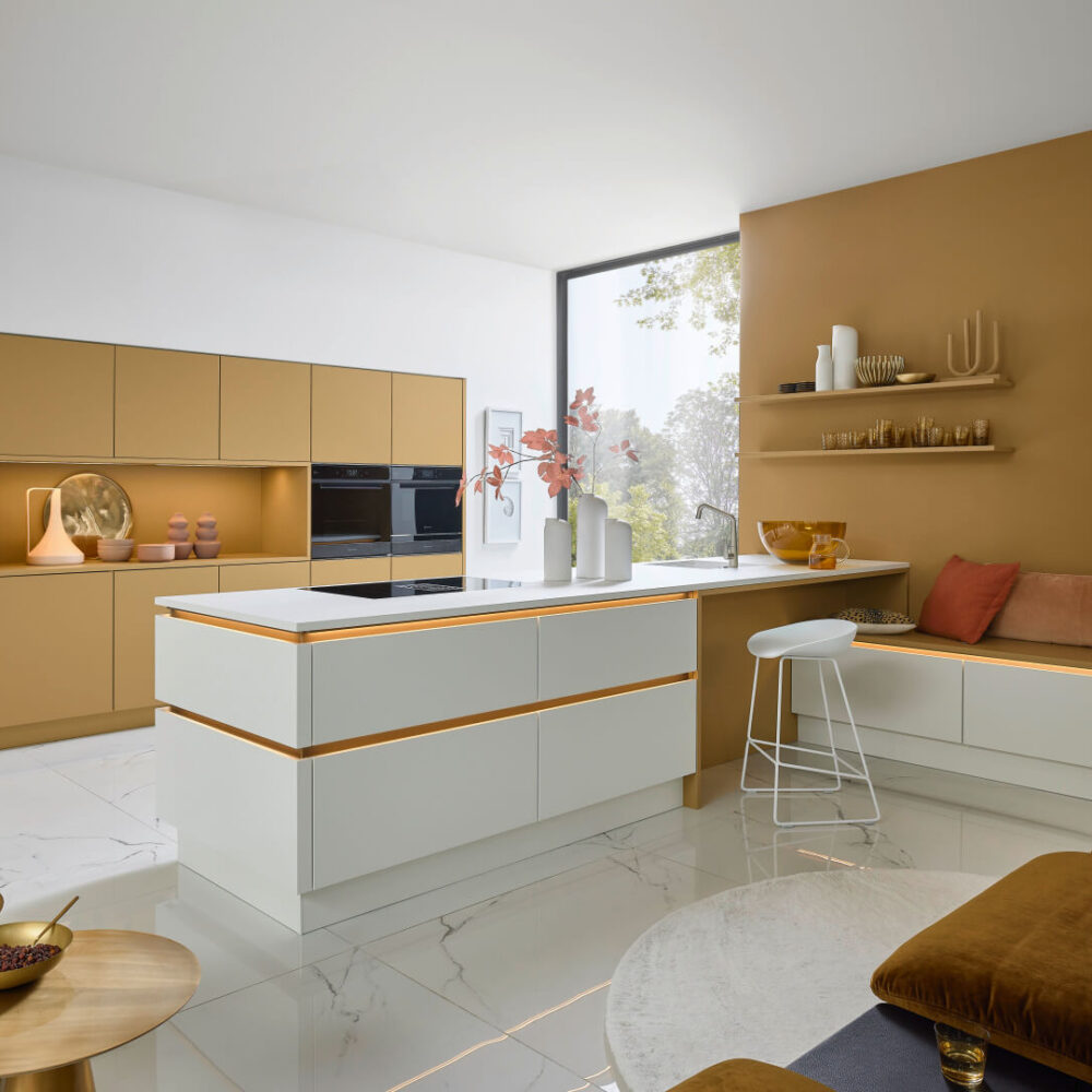 Nolte Design Inselküche Karamell Weiß