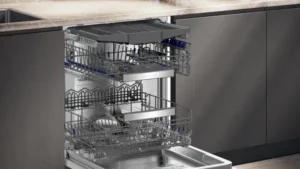 Siemens iQ700 GEschirrspüler offen seitlich