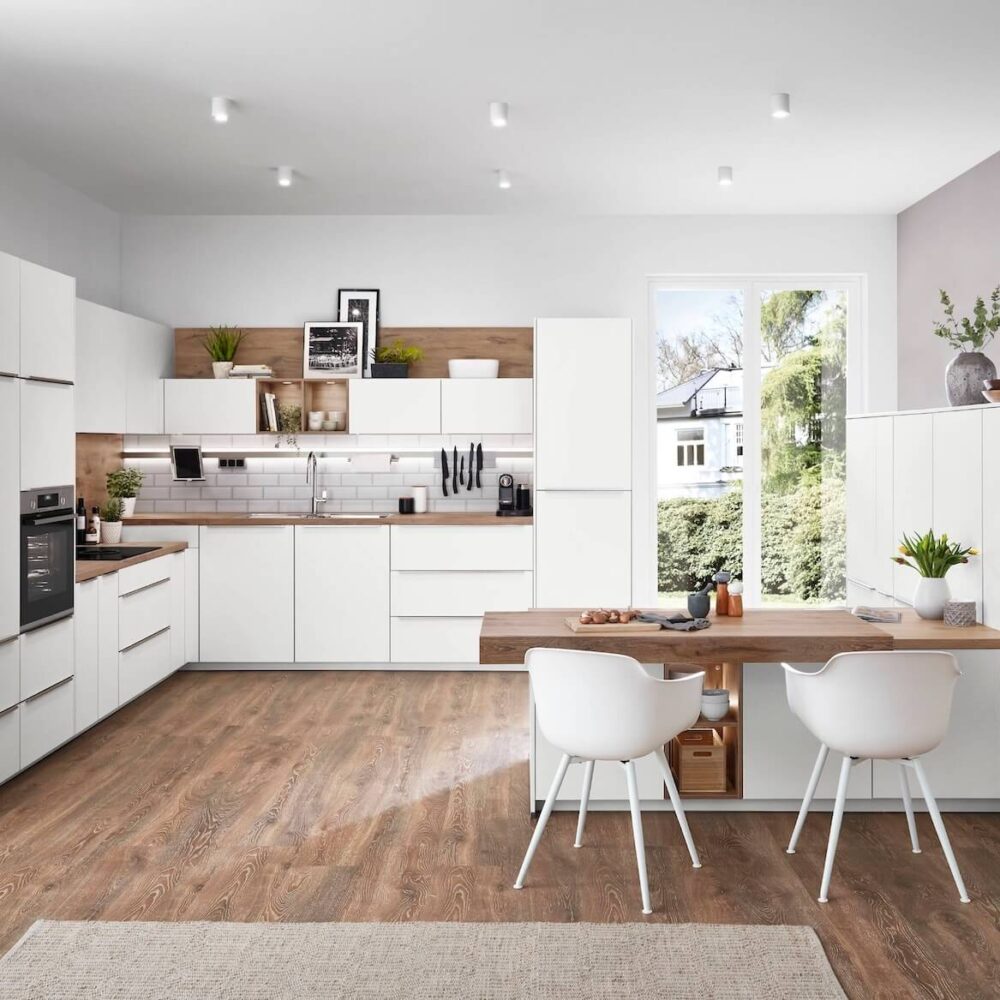 Nobilia Moderne Küche mit Insel Lack weiß matt